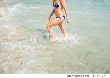 Beautiful blonde woman on a sunny day Beautiful blonde woman on a sunny day 17171742