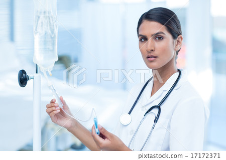 Nurse connecting an intravenous drip Nurse connecting an intravenous drip 17172371