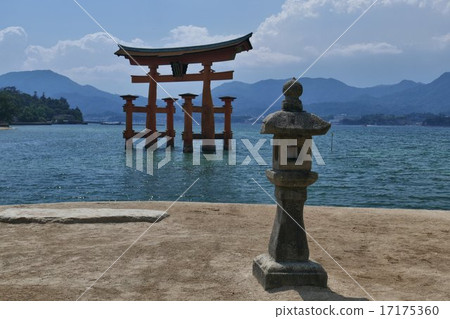 [Itsukushima Shinto shrine] Hiroshima ken Hatsukaichi city Miyajima cho 1 17175360