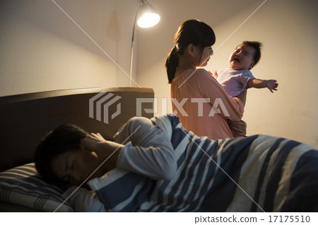 Parenting image Baby crying at night Parenting image Baby crying at night 17175510