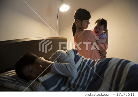 Parenting image Baby crying at night Parenting image Baby crying at night 17175511