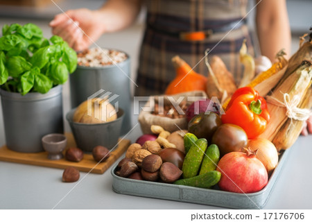 Closeup on young housewife with vegetables in kitchen 17176706