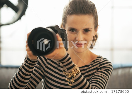 Portrait of young woman with modern dslr photo camera Portrait of young woman with modern dslr photo camera 17178600