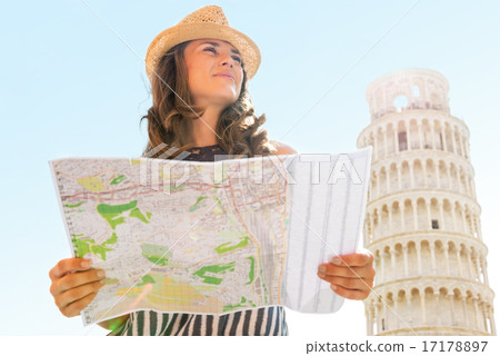 Young woman with map in front of leaning tower of pisa, tuscany, Young woman with map in front of leaning tower of pisa, tuscany, 17178897