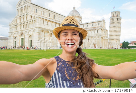 Portrait of happy young woman making selfie on piazza dei miraco 17179014