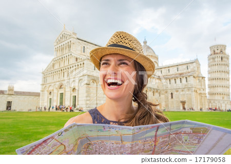 Smiling young woman with map on piazza dei miracoli, pisa, tusca 17179058