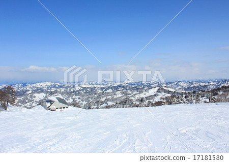 冬季精緻的滑雪勝地 17181580