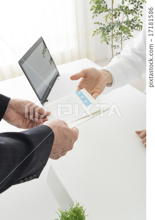 Dispensing pharmacy 17181586