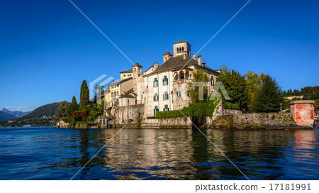San Giulio Abbey 17181991