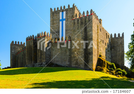 Guimaraes 17184607
