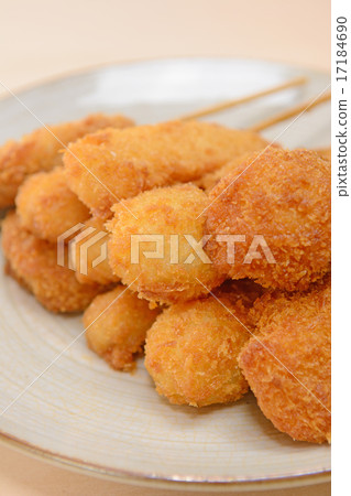 Assorted delicious kushikatsu 17184690