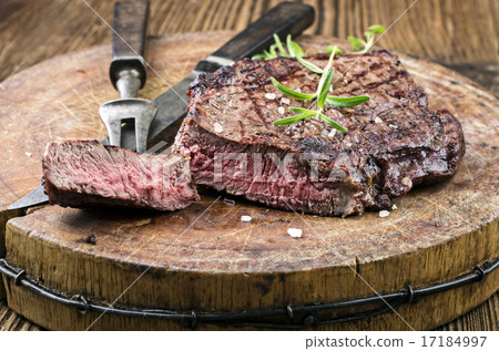 grilled steak 17184997