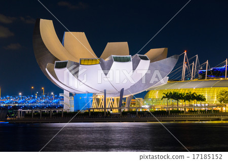 Singapore downtown 17185152