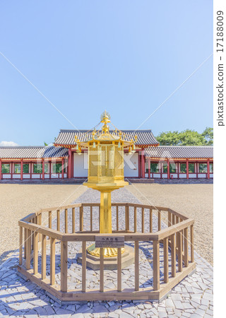 Kazusagun kuniji寺廟在夏天和八角形燈籠 Kazusagun kuniji寺廟在夏天和八角形燈籠 17188009