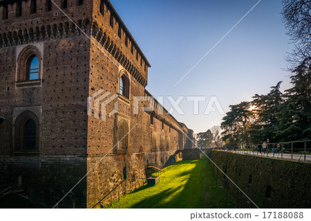 milan castle 17188088