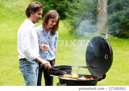 couple cooking outdoors couple cooking outdoors 17189361