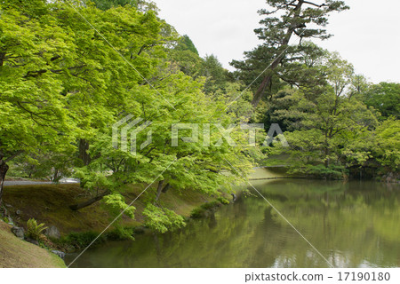 Sen-dong Imperial Park Kitousei Gyoen Pond 17190180