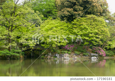 Sen-dong Imperial Park Kitousei Gyoen Pond 17190181