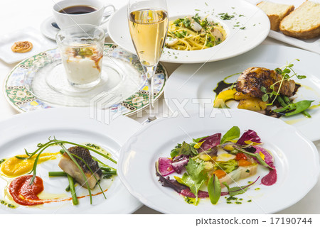 Italian course meal 17190744