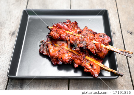 grilled red chicken 17191856