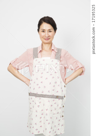 Senior woman in apron Senior woman in apron 17195325