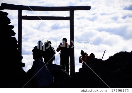 從富士山山頂下山 17196175