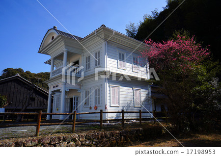 White and small retro Western-style building Old Aoyama bunko 17198953