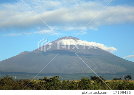 富士山從訓練場向上看 17199426