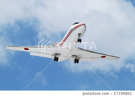 A small jet aircraft to land 17199862