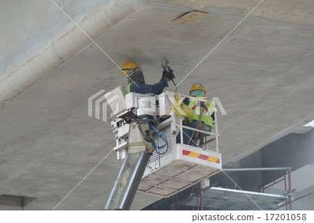 Workers standing in the mobile crane basket 17201058