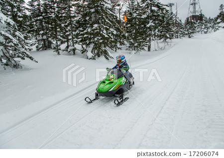 Shiga Takahara Yokoteyama summit snow scene snowboarder 17206074