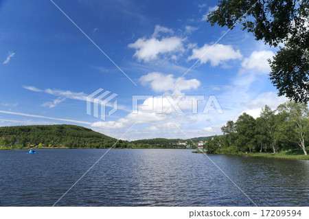 Lake Shirakaba in summer 01 17209594