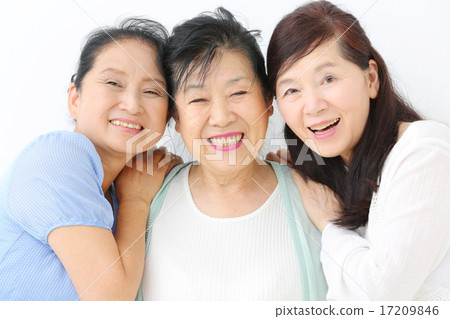 Three good friends Aunta 17209846