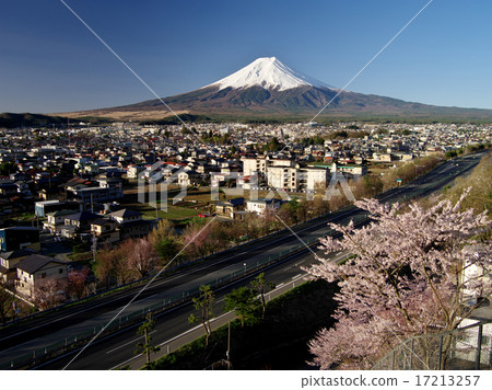 Fujiyoshida Spring Color 17213257