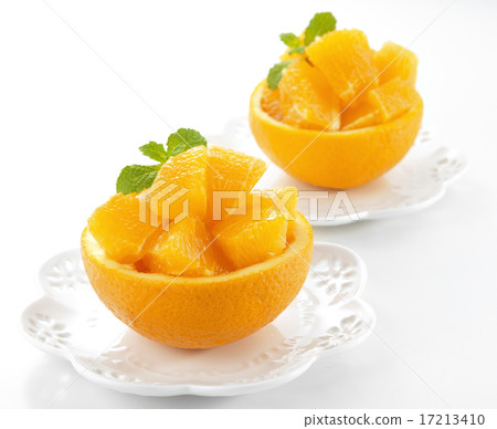 Fashionable cut orange that was served on leather tray 17213410