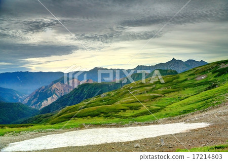 Northern Alps. Yumigatake from Sanmata Renkaku dake ridgeline 17214803