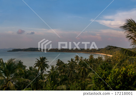 evening view from hill on Koh Mak onto horizon 17218001