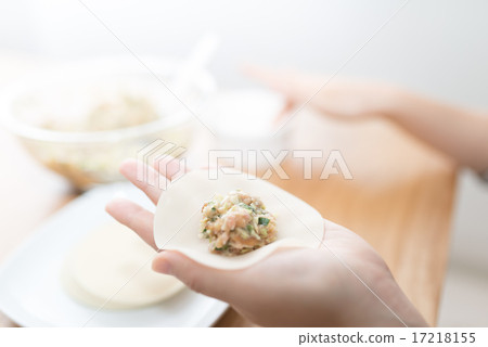 Making dumplings 17218155