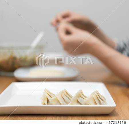 Making dumplings 17218156