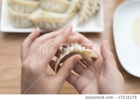 做餃子 17218178