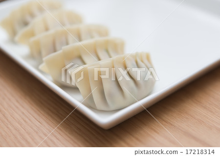 Making dumplings 17218314