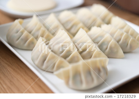 Making dumplings 17218329