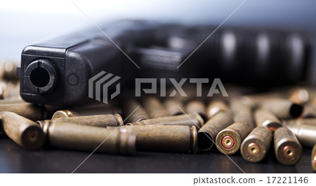 Automatic handgun 17221146