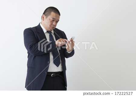 穿著西裝的中年男子 17222527
