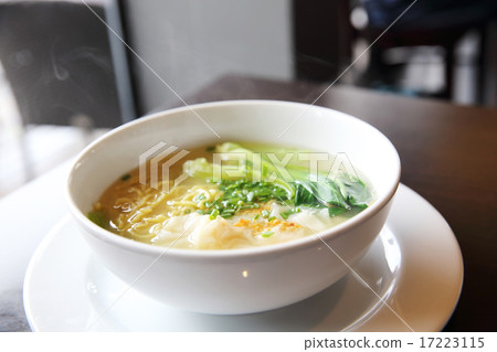 noodle and dumpling 17223115