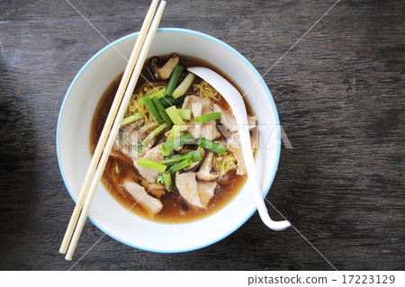 noodle with pork 17223129
