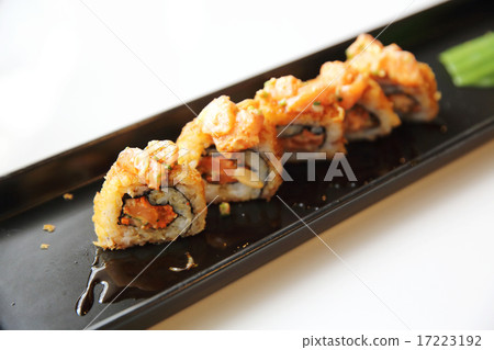 Salmon Maki sushi 17223192