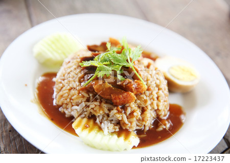 Rice crispy pork 17223437