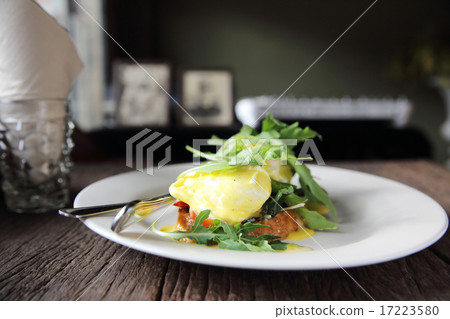 egg benedict egg benedict 17223580