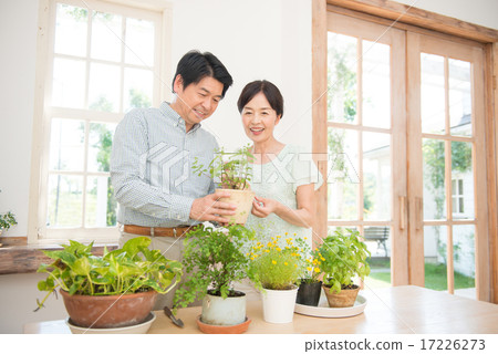 Middle couple image Middle couple image 17226273